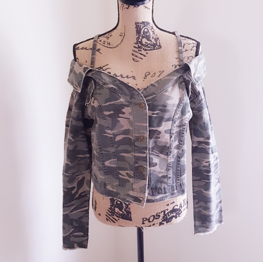 LAST ONE Camouflage Off Shoulder Jacket - Picture 2 of 8